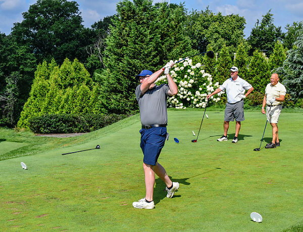 Shannon Construction team on the golf course for the Magee-Womens Research Institute & Foundation Pars for Postpartum event